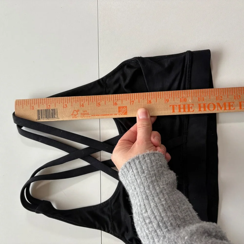Lululemon Black Strappy Back Sports Bra Women's‎ Size 4 Workout Yoga Athletic